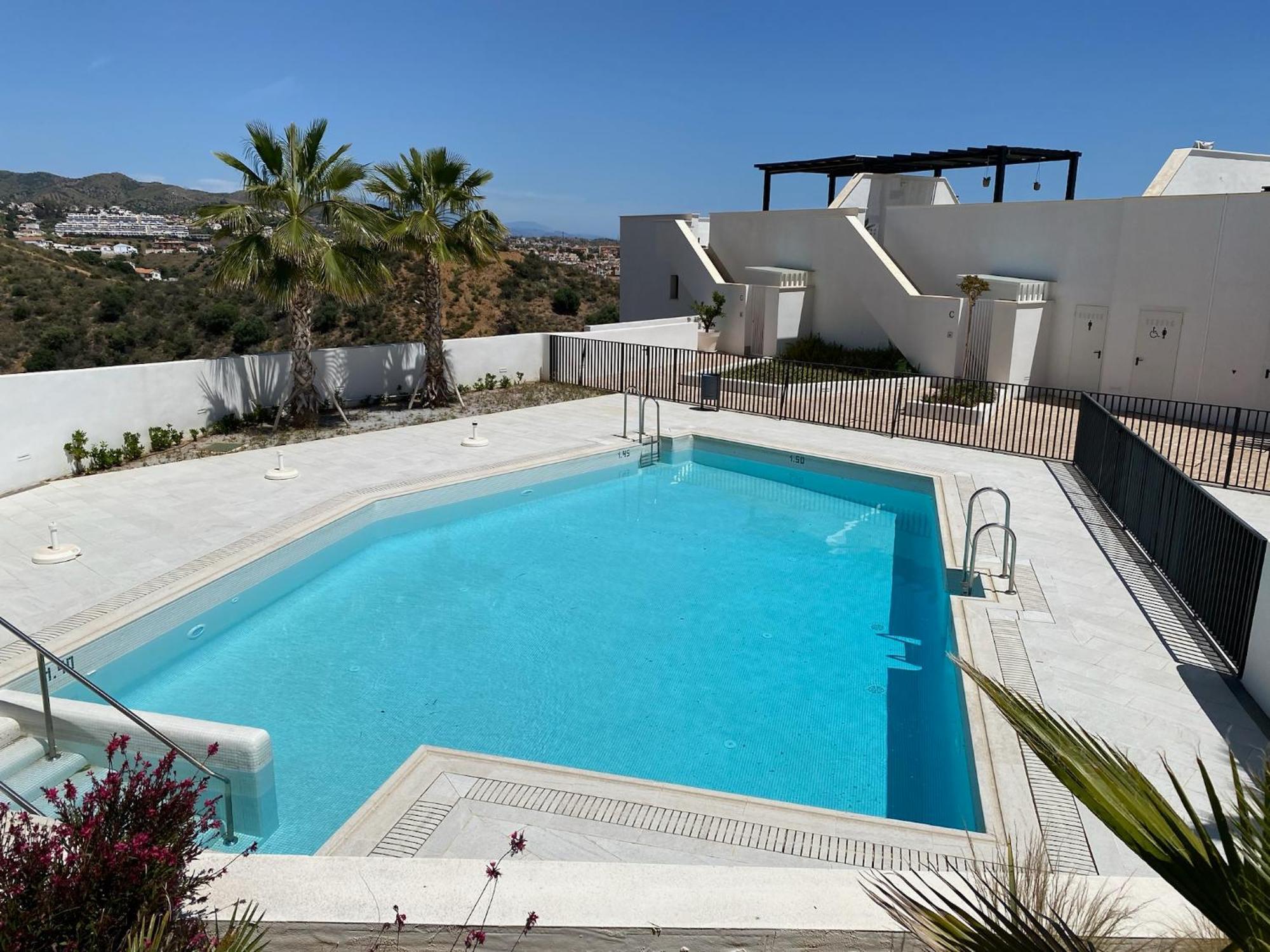 Heerlijk Penthouse, Dakterras Met Prachtig Zeezicht, Kingsize Bed, Zwembad, 700m * Торре-де-Бенагальбон